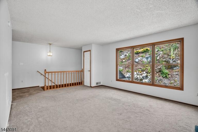Property listing MLS 4049999 photo 6