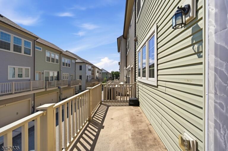 Property listing MLS 4050001 photo 13