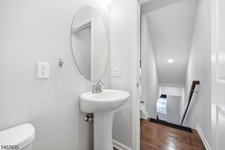 Property listing MLS 4050001 photo 8