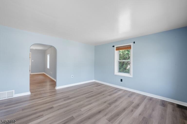Property listing MLS 4050005 photo 6