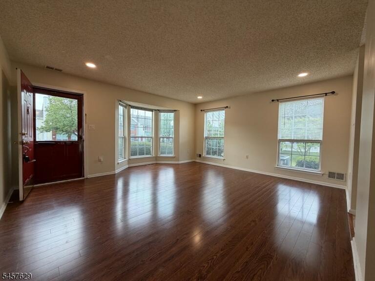 Property listing MLS 4050006 photo 3