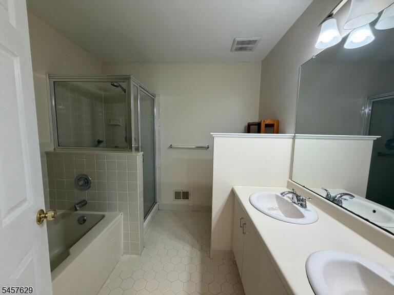 Property listing MLS 4050006 photo 9