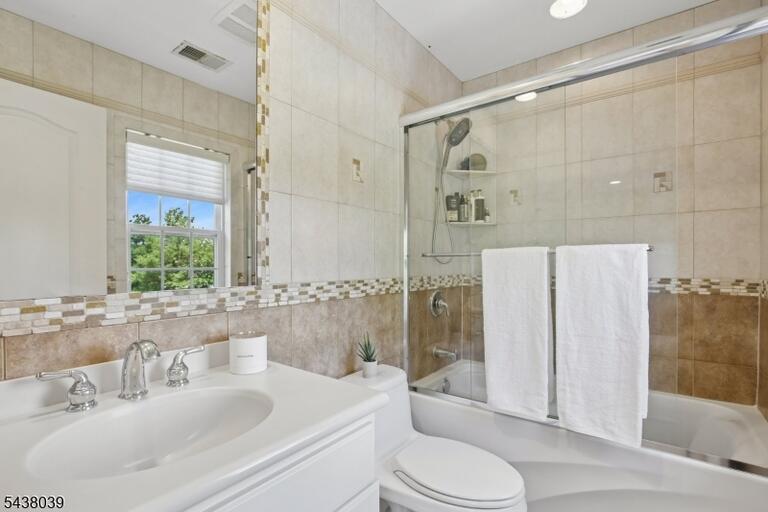 Property listing MLS 4050009 photo 25