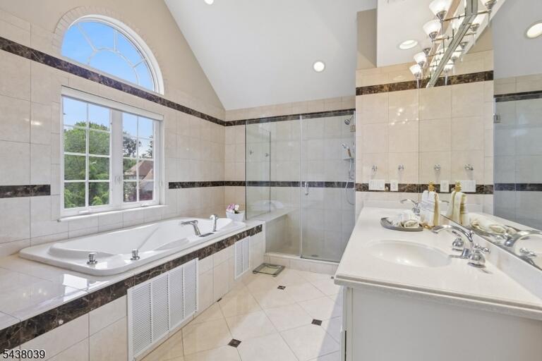 Property listing MLS 4050009 photo 29