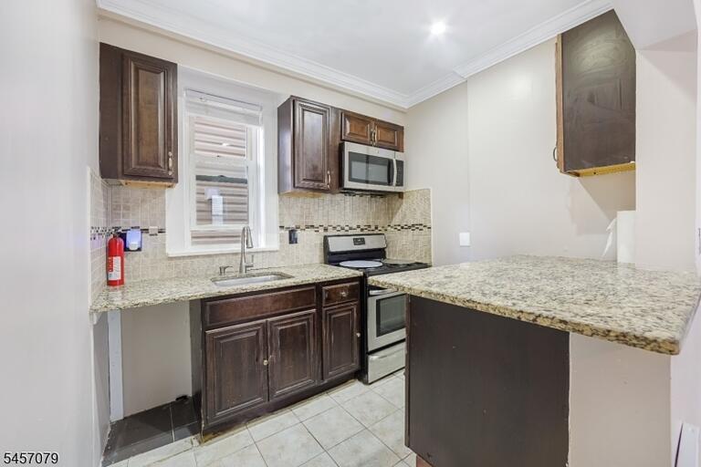 Property listing MLS 4050011 photo 16
