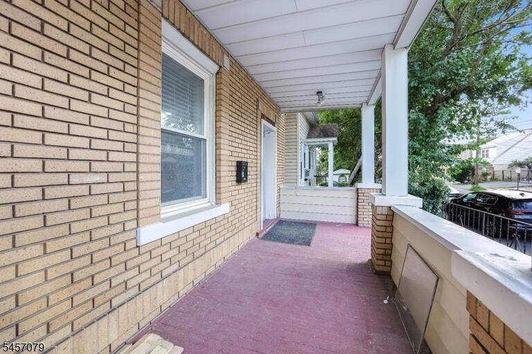 Property listing MLS 4050011 photo 3