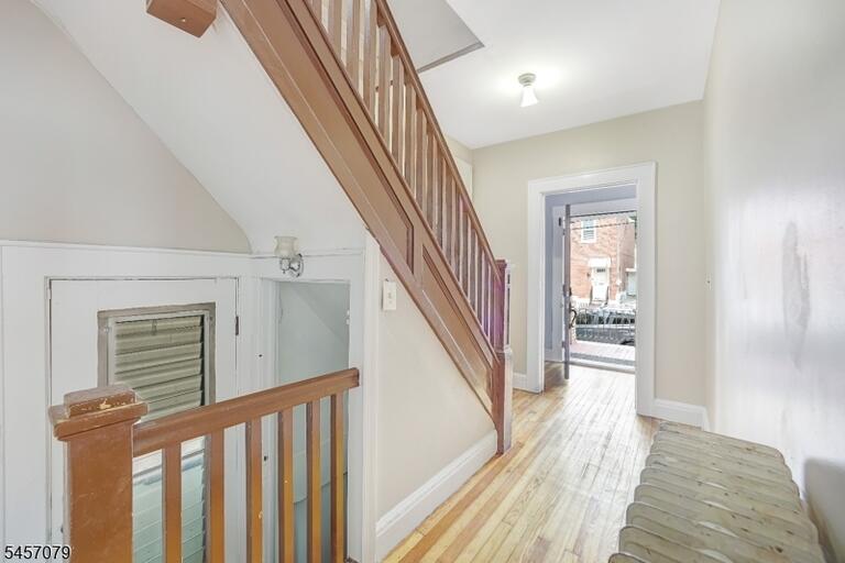 Property listing MLS 4050011 photo 4