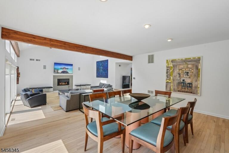 Property listing MLS 4050033 photo 14