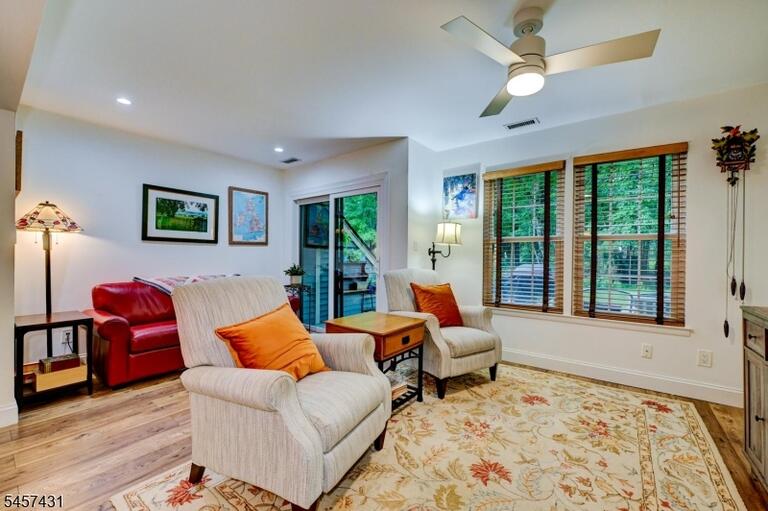 Property listing MLS 4050041 photo 18