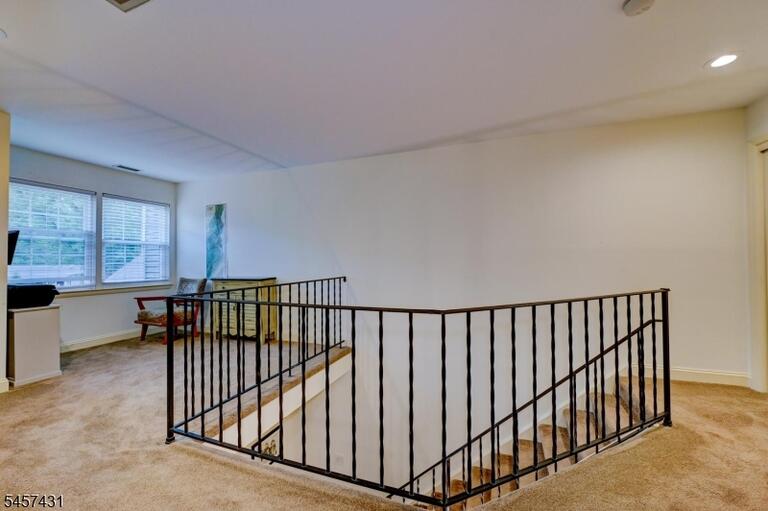 Property listing MLS 4050041 photo 27