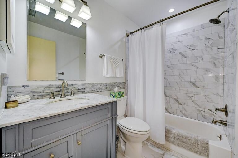 Property listing MLS 4050041 photo 33