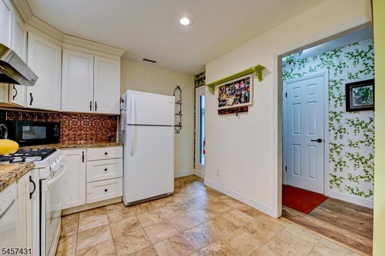 Property listing MLS 4050041 photo 7