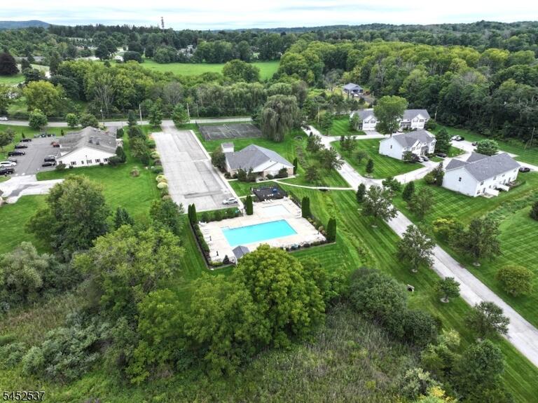 Property listing MLS 4050044 photo 2