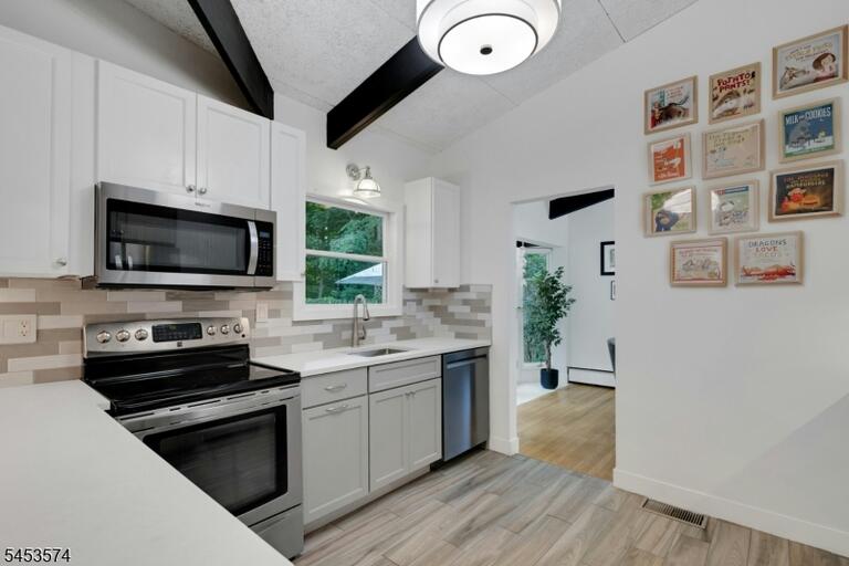 Property listing MLS 4050051 photo 10