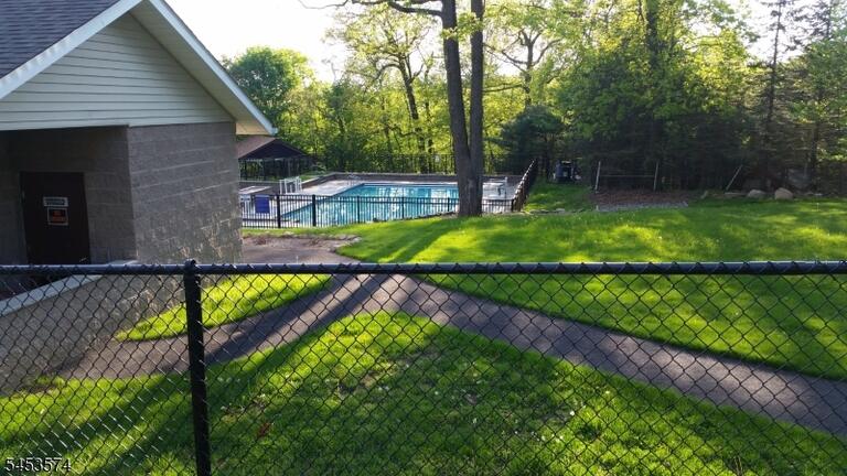 Property listing MLS 4050051 photo 35
