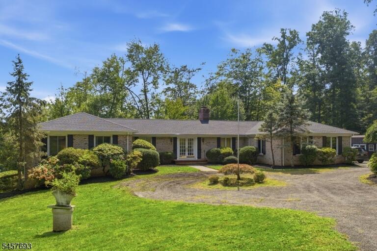 Property listing MLS 4050055 photo 2