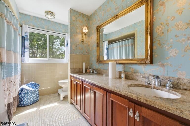 Property listing MLS 4050055 photo 27