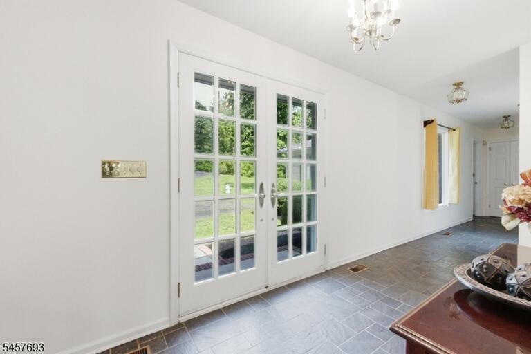 Property listing MLS 4050055 photo 9