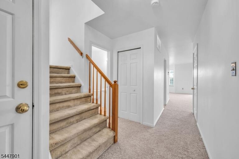 Property listing MLS 4050061 photo 3
