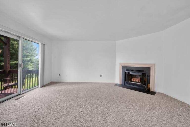 Property listing MLS 4050061 photo 5