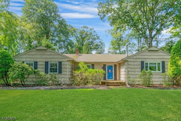 Property listing MLS 4050077 photo 1
