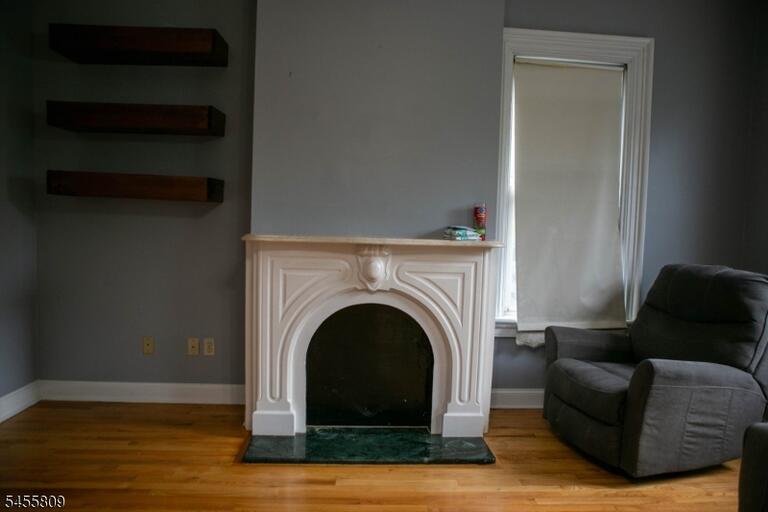 Property listing MLS 4050086 photo 3