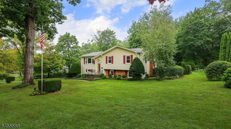 Property listing MLS 4050087 photo 2
