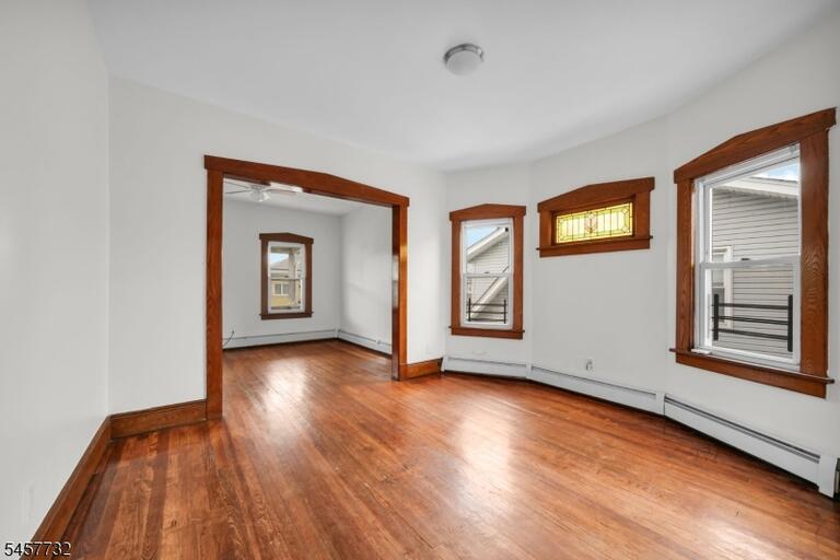 Property listing MLS 4050089 photo 4
