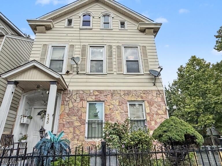 Property listing MLS 4050139 photo 1