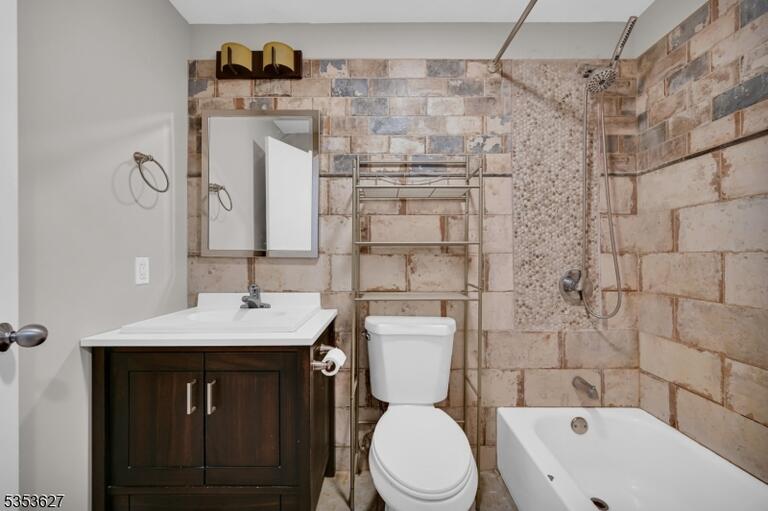 Property listing MLS 4050147 photo 8