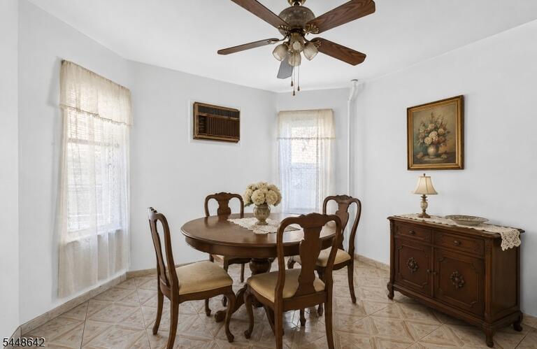 Property listing MLS 4050164 photo 3