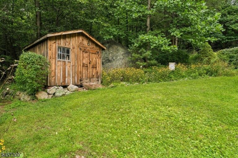 Property listing MLS 4050172 photo 35