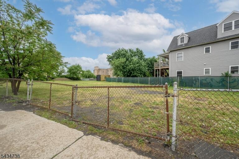 Property listing MLS 4050175 photo 3