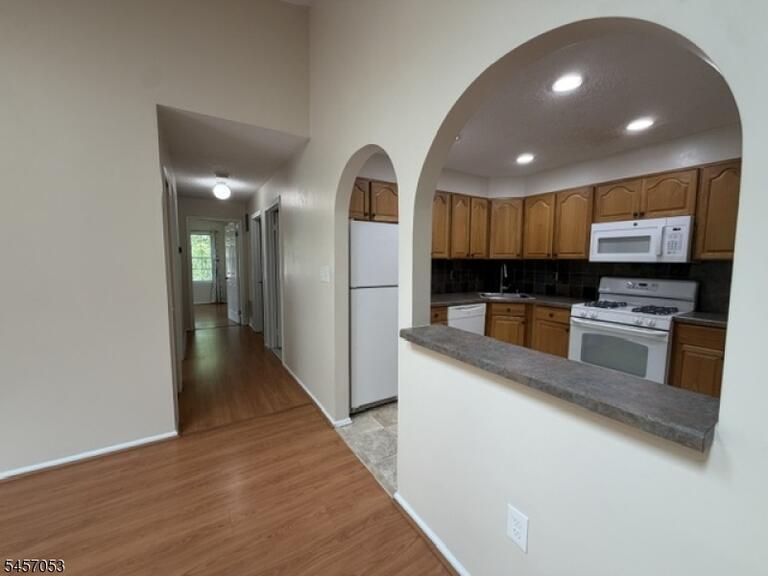 Property listing MLS 4050177 photo 2