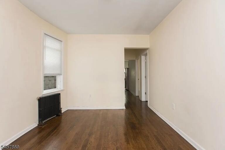 Property listing MLS 4050178 photo 3