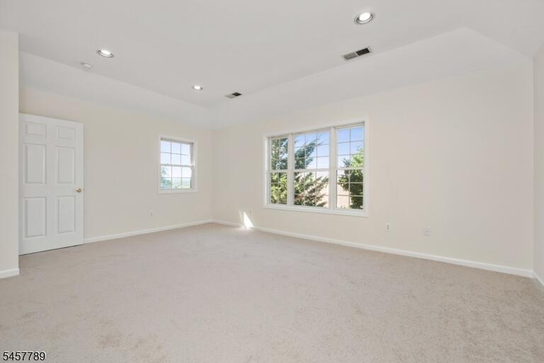 Property listing MLS 4050180 photo 25