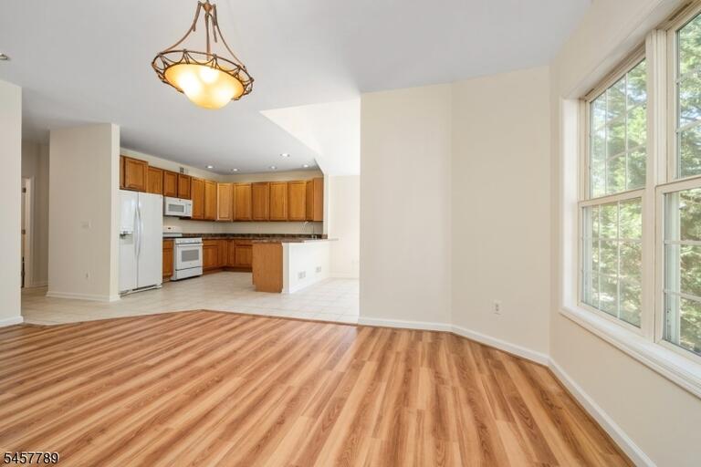 Property listing MLS 4050180 photo 5