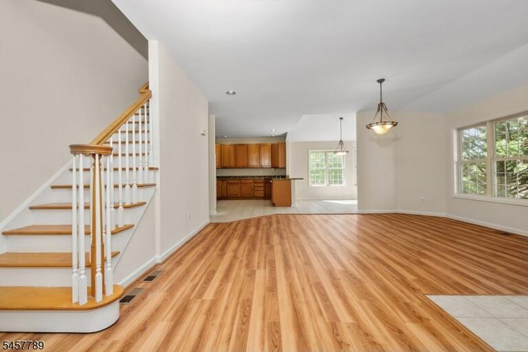 Property listing MLS 4050180 photo 6