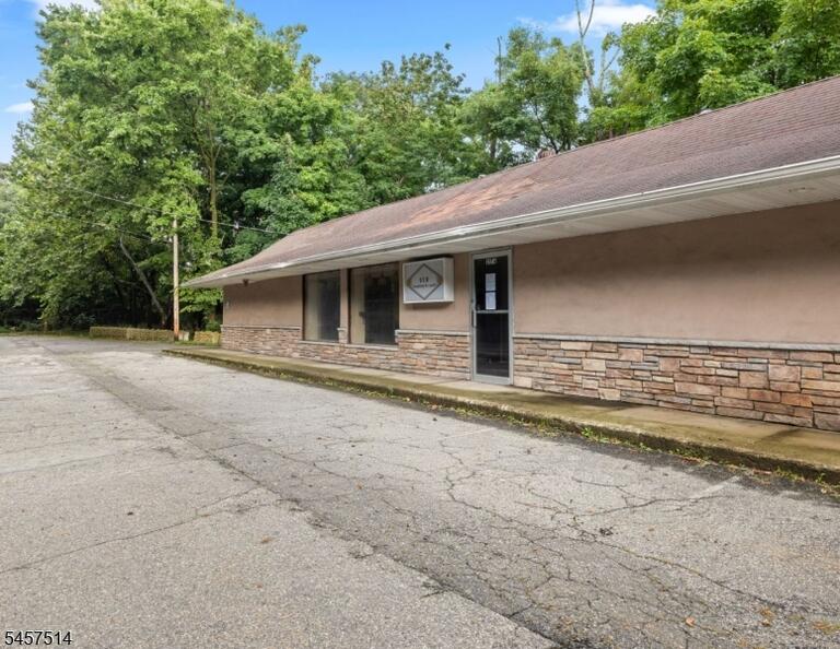Property listing MLS 4050189 photo 2
