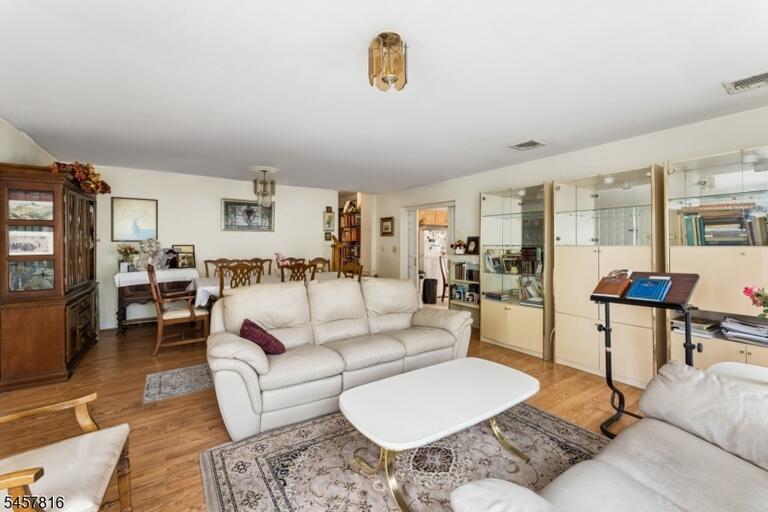 Property listing MLS 4050193 photo 6