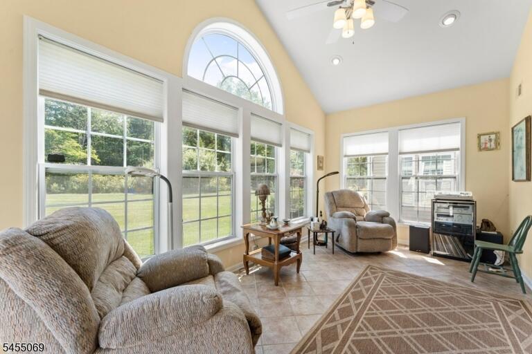 Property listing MLS 4050208 photo 25