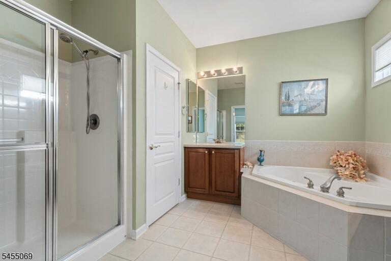 Property listing MLS 4050208 photo 31