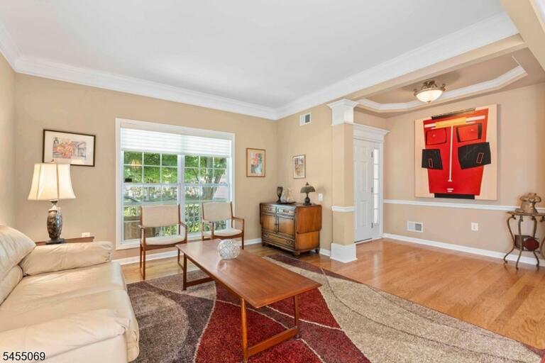 Property listing MLS 4050208 photo 9