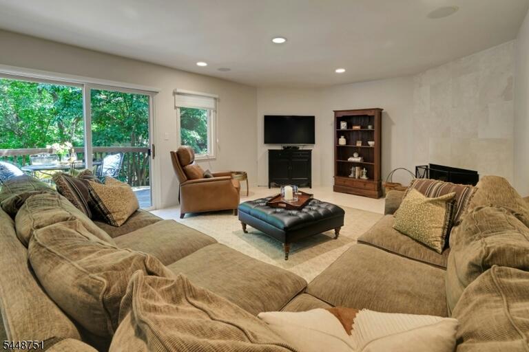 Property listing MLS 4050220 photo 15