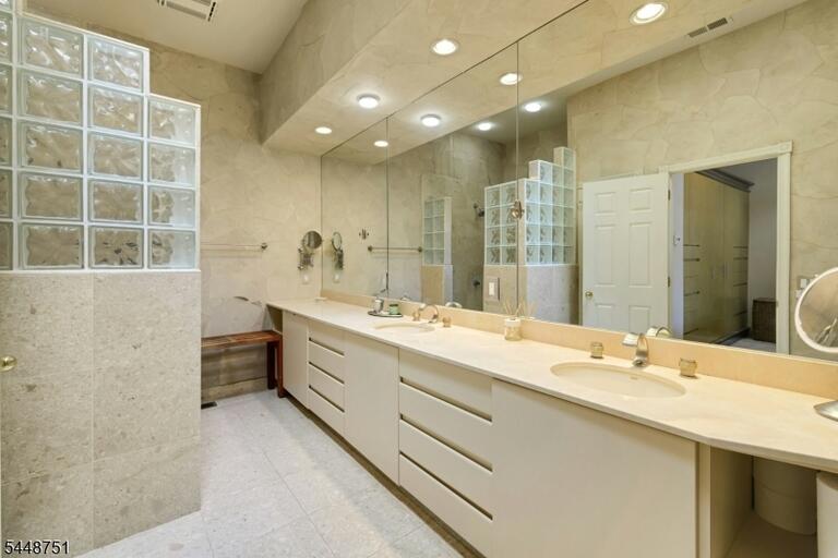 Property listing MLS 4050220 photo 23