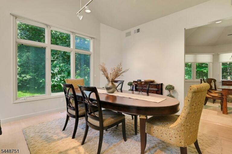 Property listing MLS 4050220 photo 7