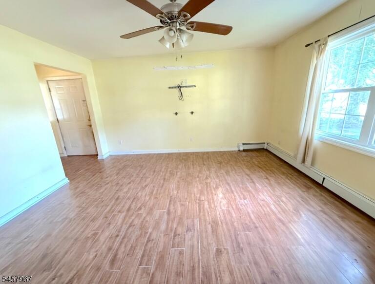 Property listing MLS 4050258 photo 4