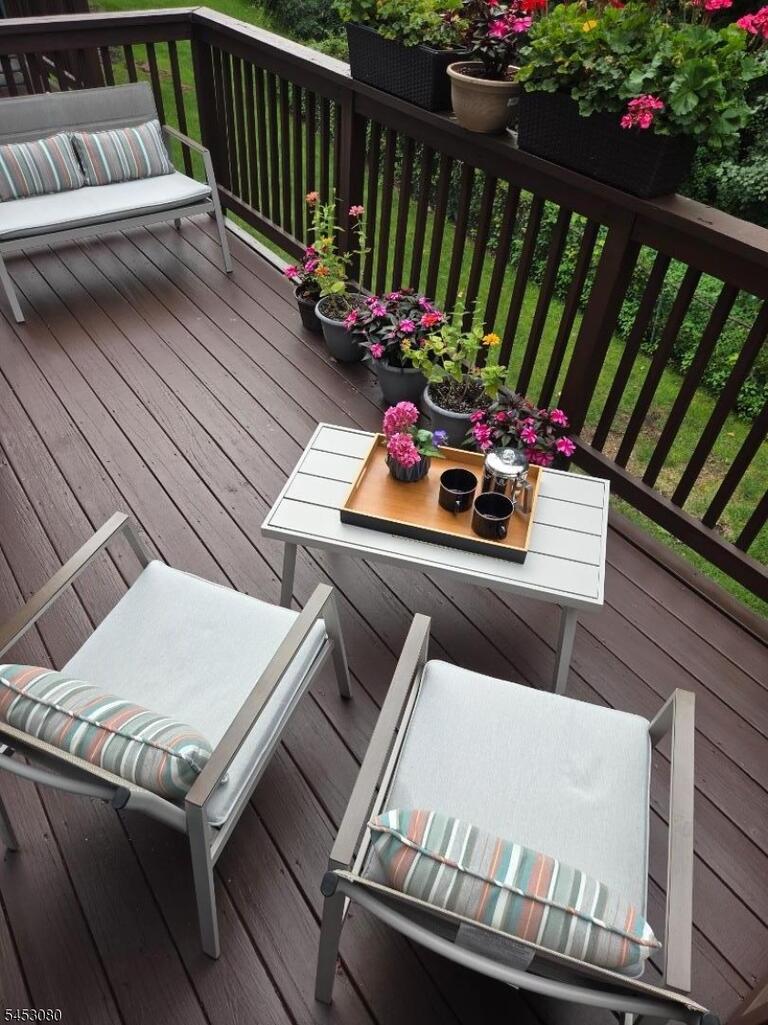 Property listing MLS 4050263 photo 3