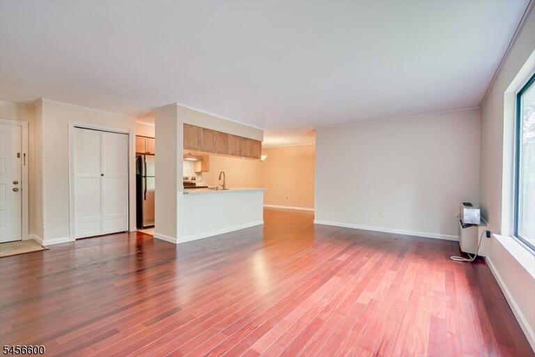 Property listing MLS 4050272 photo 4