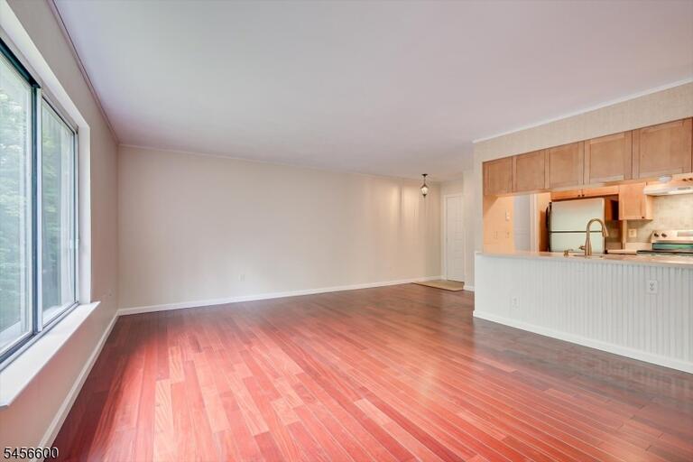 Property listing MLS 4050272 photo 5